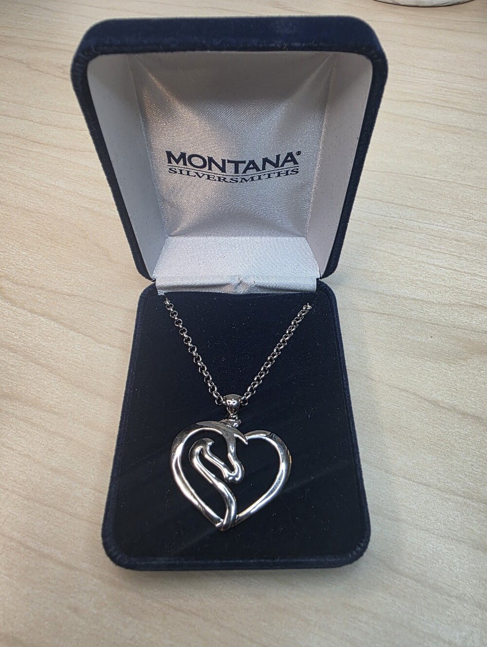Montana Silversmiths Equestrian Heart Necklace New In Box Horse In Heart - Picture 2 of 14